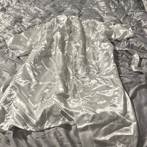 Elegant Team Bride White Satin Robe - Picture 2 of 2